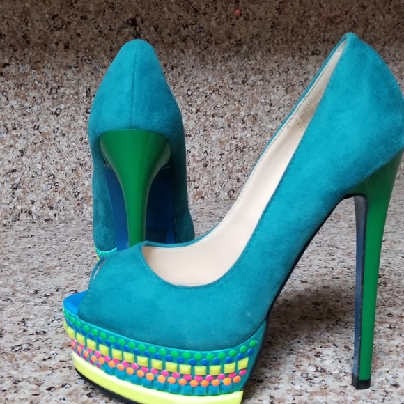 Beautiful heels!!!!! Size 5.5 New - Picture 6 of 7